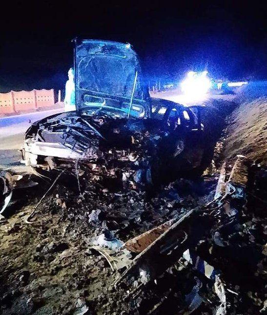 19-latek uderzył audi w betonowy przepust. Był poszukiwany