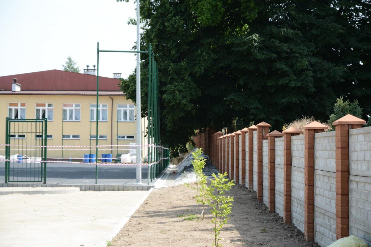 Problemy przy renowacji muru Starego Cmentarza w Przeworsku [ZDJĘCIA]