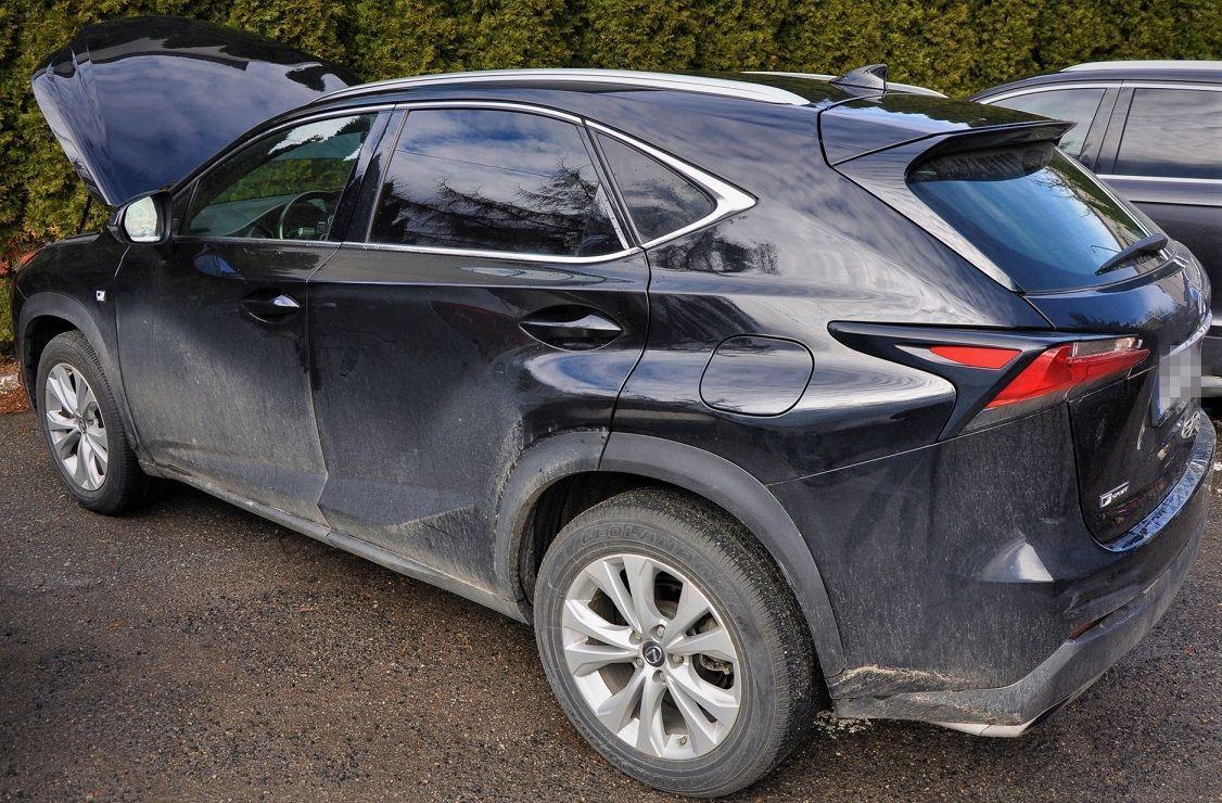 Luksusowy lexus miał przerobione numery