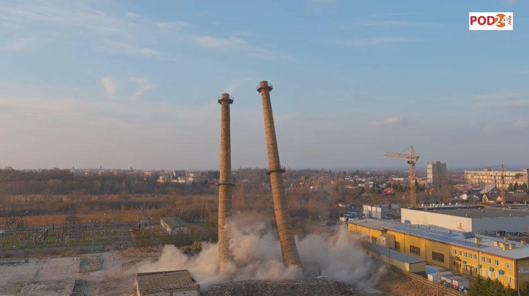 Wyburzono 2 kominy po dawnej ciepłowni w Jarosławiu [WIDEO]