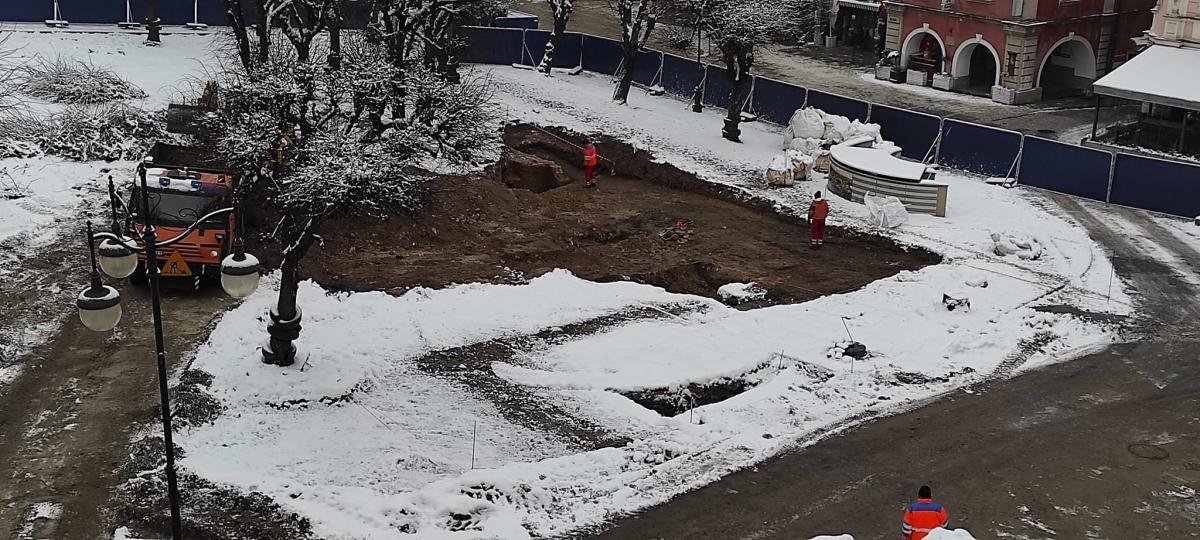 Przebudowa Rynku w Przemyślu: Czy to fundamenty starego ratusza? [ZDJĘCIA]
