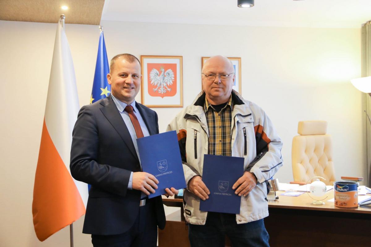 Umowa podpisana. Niebawem ruszy budowa kompleksu sportowego w Tryńczy