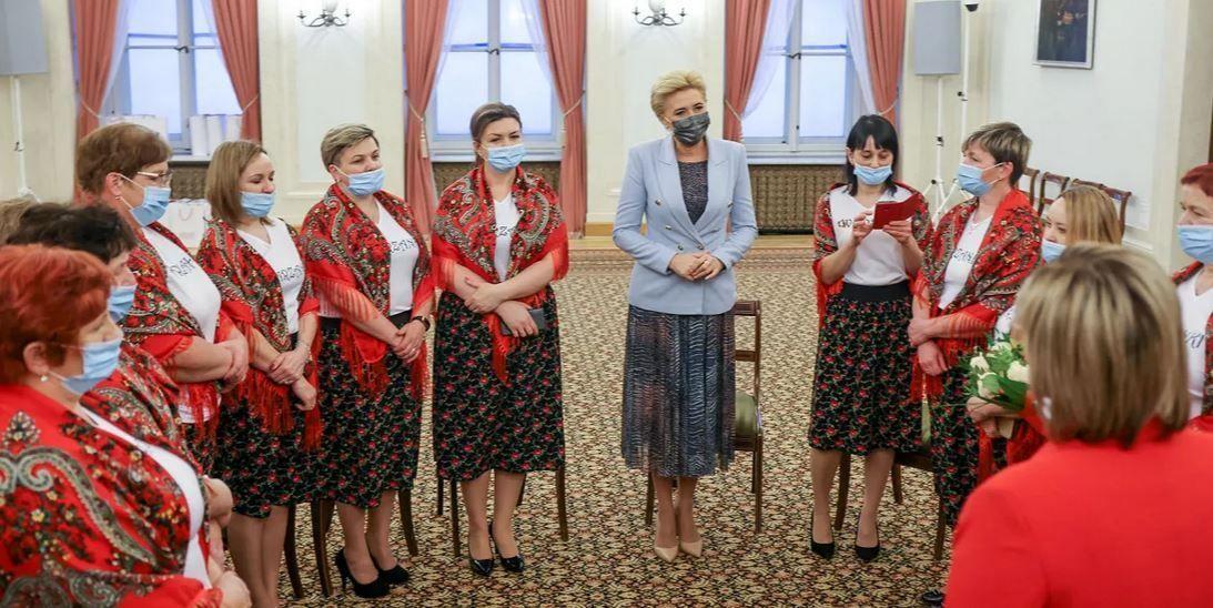 Pierwsza dama zaprasza gospodynie do rywalizacji. Do najlepszego KGW przyjedzie z wizytą