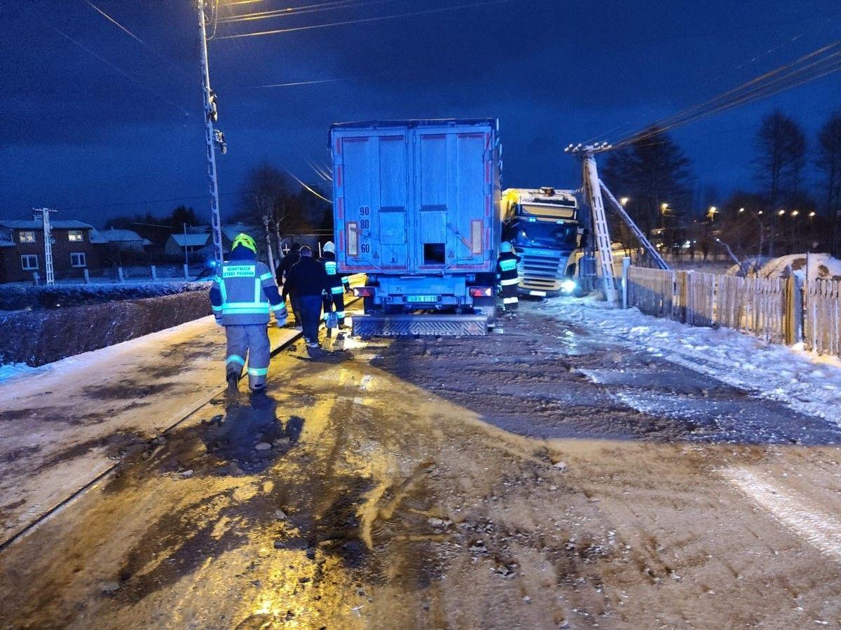 2-godzinna blokada drogi w Rakszawie przez zderzenie 2 ciężarówek