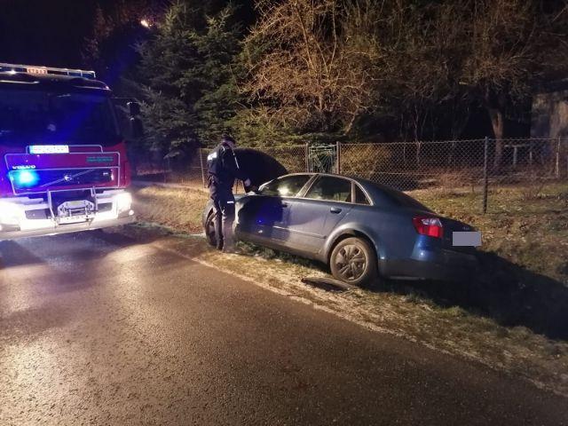 Dybków: Kierujący audi 21-latek potrącił przechodzącą przez jezdnię pieszą