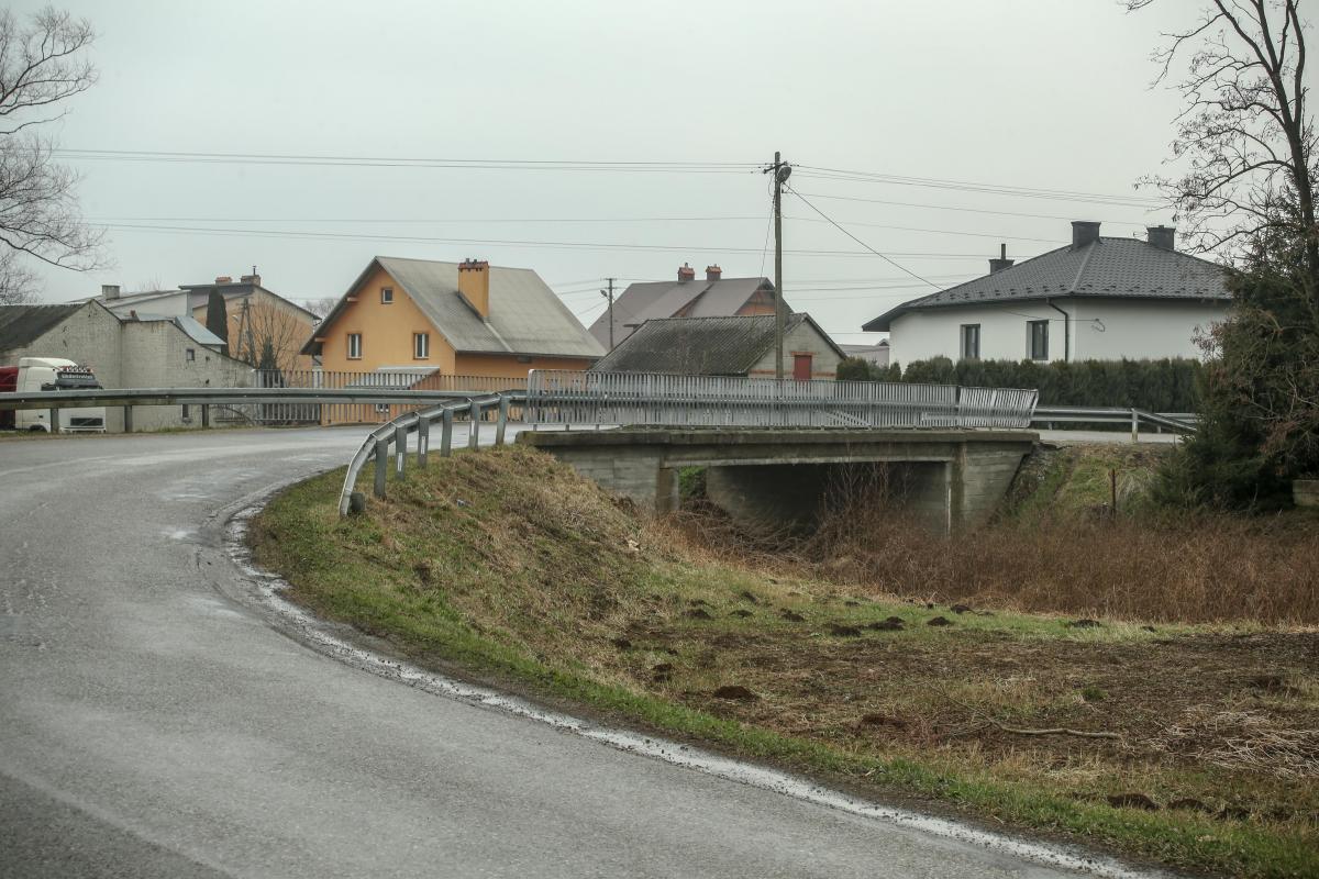 Most w Ostrowie przegrywa z covidem?
