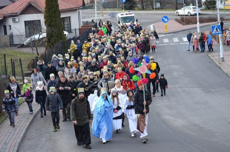 Trzej królowie poprowadzili mieszkańców [ZDJĘCIA]