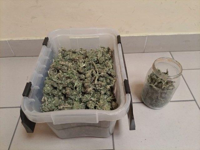 Łopuszka Wielka: Policjanci przyjechali do domowej awantury. Wykryli 0,5 kg marihuany