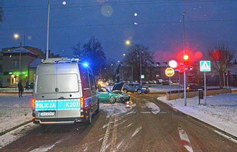 Zderzenia fiata z bmw. Jeden z kierowców trafił do szpitala