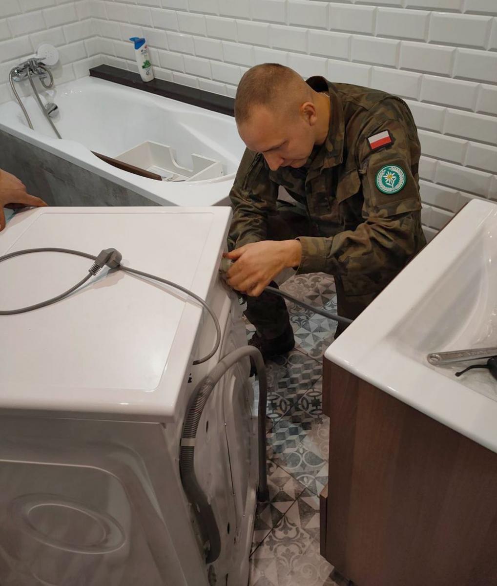 Pralka dla żołnierzy na polsko-białoruskiej granicy