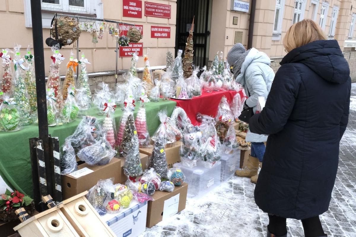Odwiedź kramy przy przemyskim starostwie. Wesprzyj potrzebujących