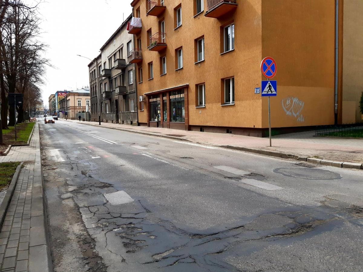 Miejsc postojowych jeszcze nie ma, a już budzą wątpliwości