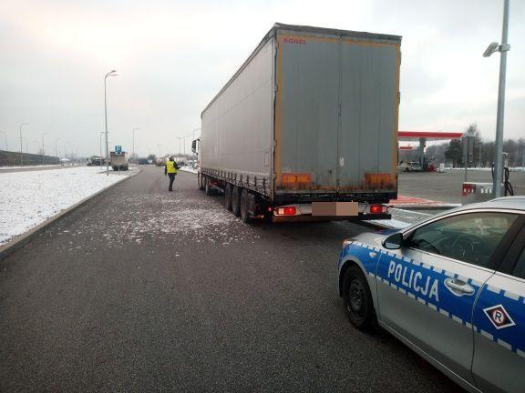 Autostradą A4 jechał tir, z którego spadały kawałki lodu