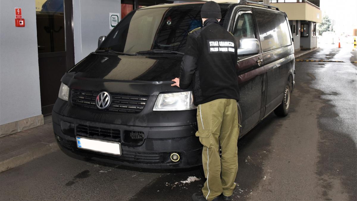 Lewe auto i silnik z luksusowego auta zatrzymane na granicy