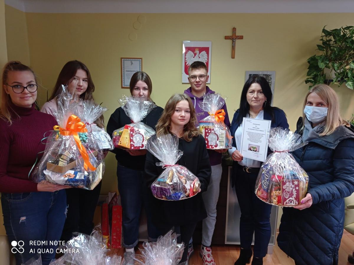 115 paczek dla starszych, samotnych i niepełnosprawnych [ZDJĘCIA]