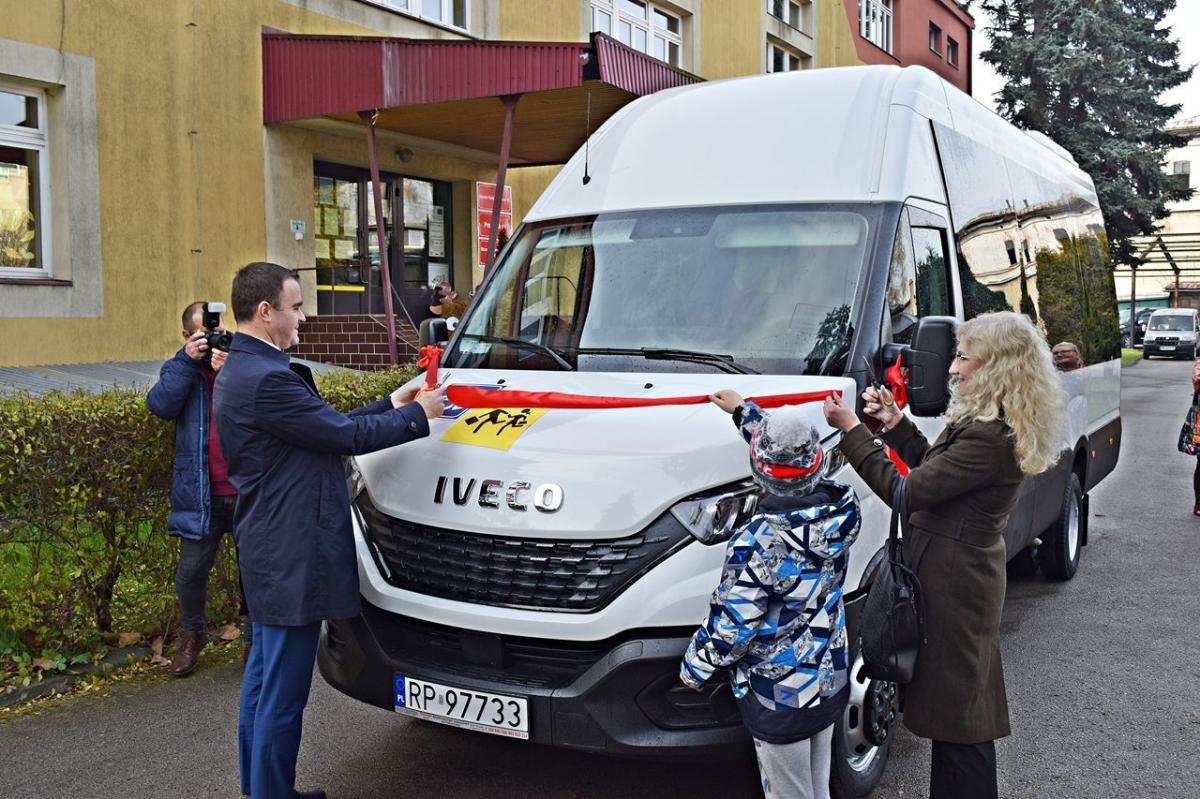 Nowy bus i ścieżka ekologiczna w SOSW nr 2 w Przemyślu [ZDJĘCIA]