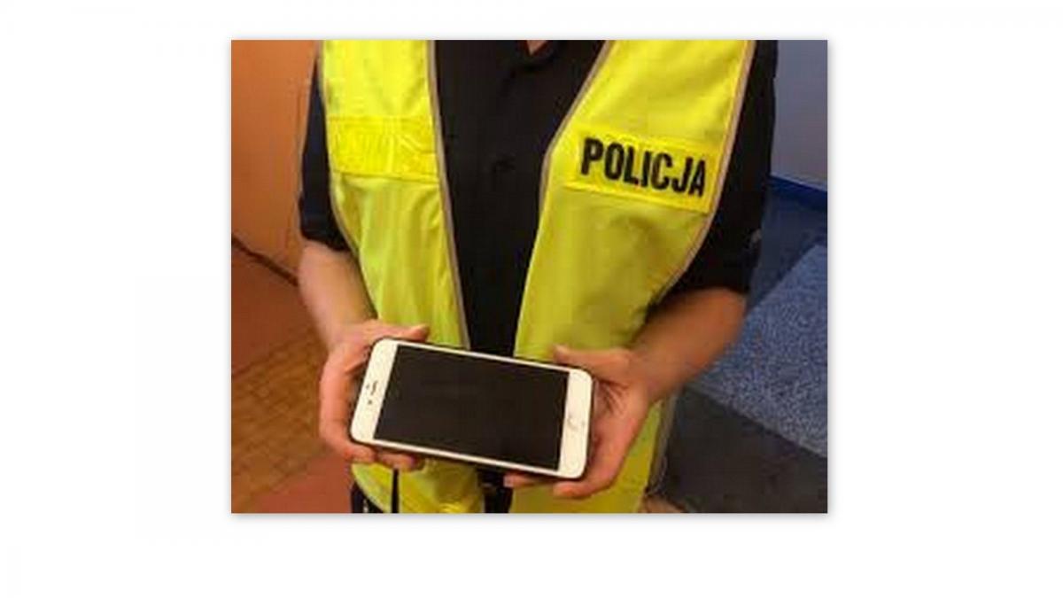 Znalazł telefon w damskiej toalecie na stacji paliw w Przemyślu i sobie go przywłaszczył