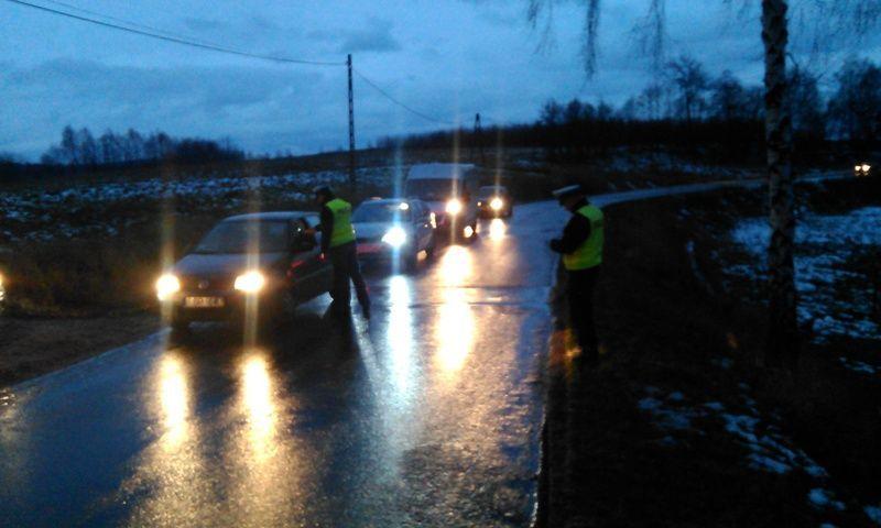 Policja ostrzega: na drogach powiatu przemyskiego jest dziś ślisko i niebezpiecznie