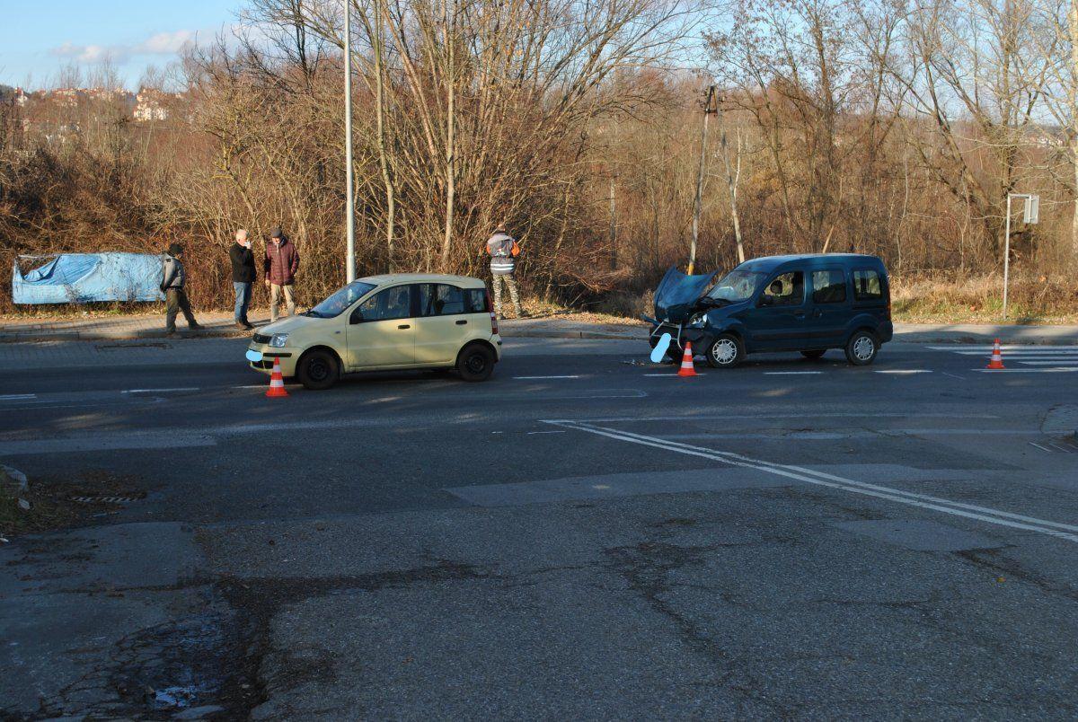 Zderzenie dwóch pojazdów na ul. Sanockiej w Przemyślu [ZDJĘCIA]