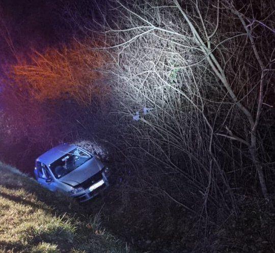 Uderzył w słup i wjechał do rowu. 24-latek był pijany