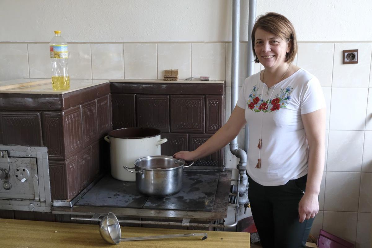 Dopytują babć, jak kiedyś gotowały. Gospodynie z Nowych Sadów o wyższości kuchni kaflowej