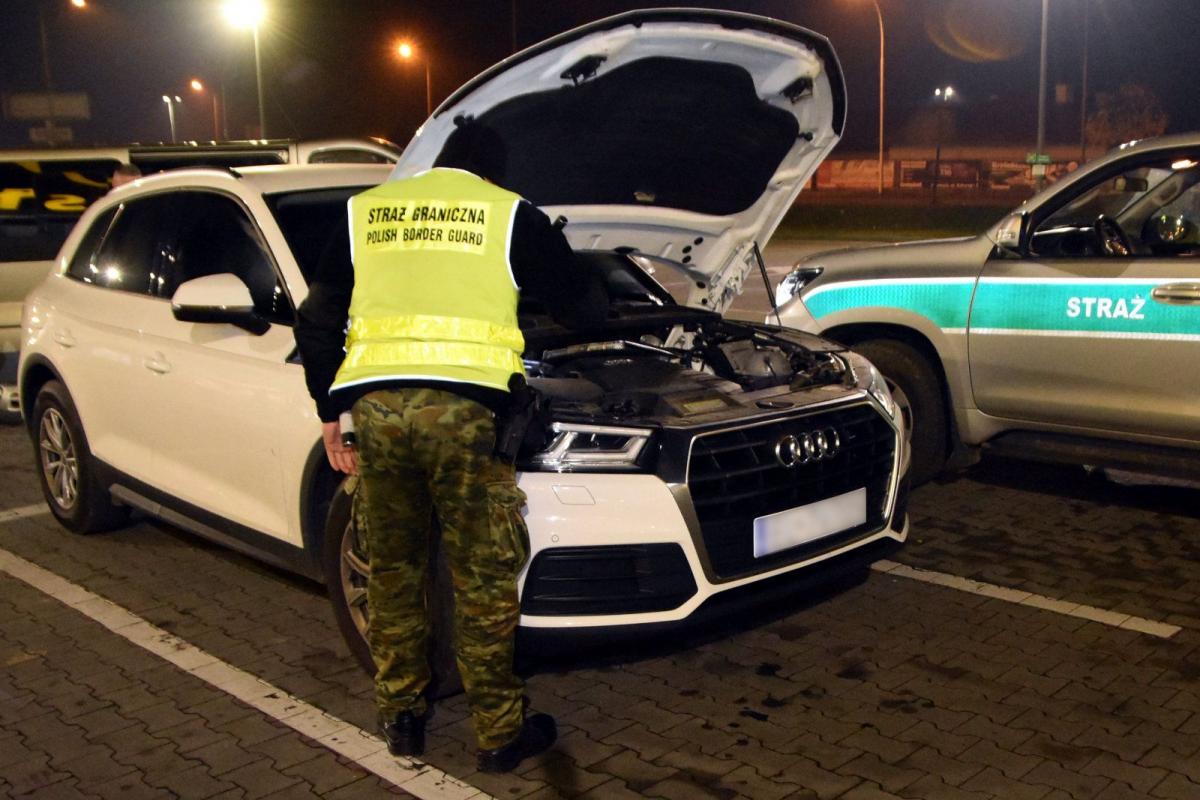 Wynajął luksusowe audi i nie zwrócił. Jechał do granicy