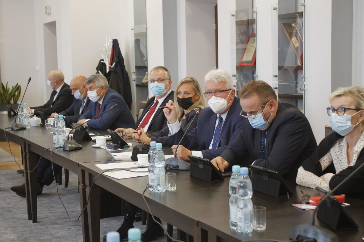 Jarosławskim radnym temat szczepionek się nie nudzi