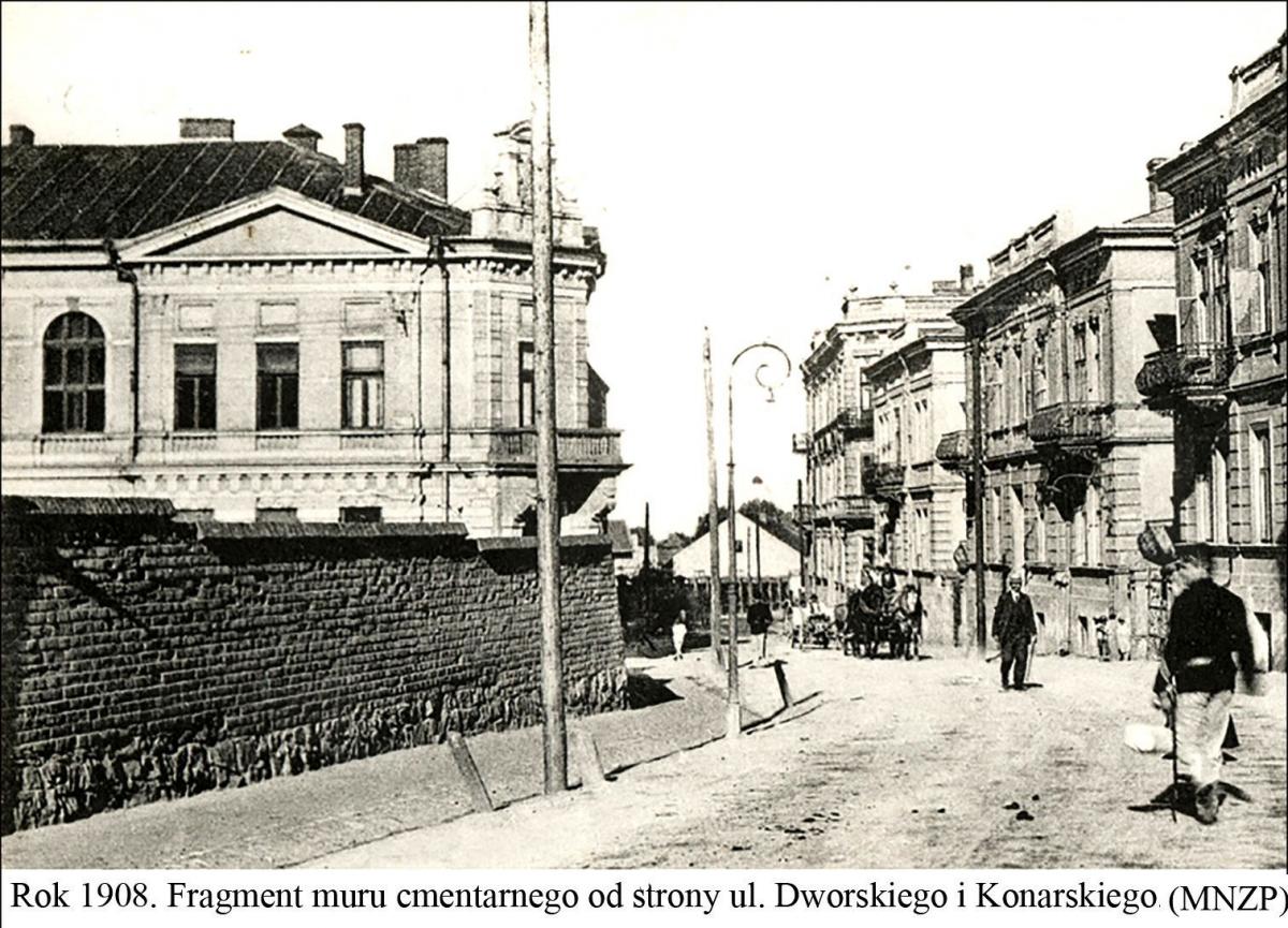 Sąd, parking, domy na miejscu starego cmentarza przy Konarskiego w Przemyślu