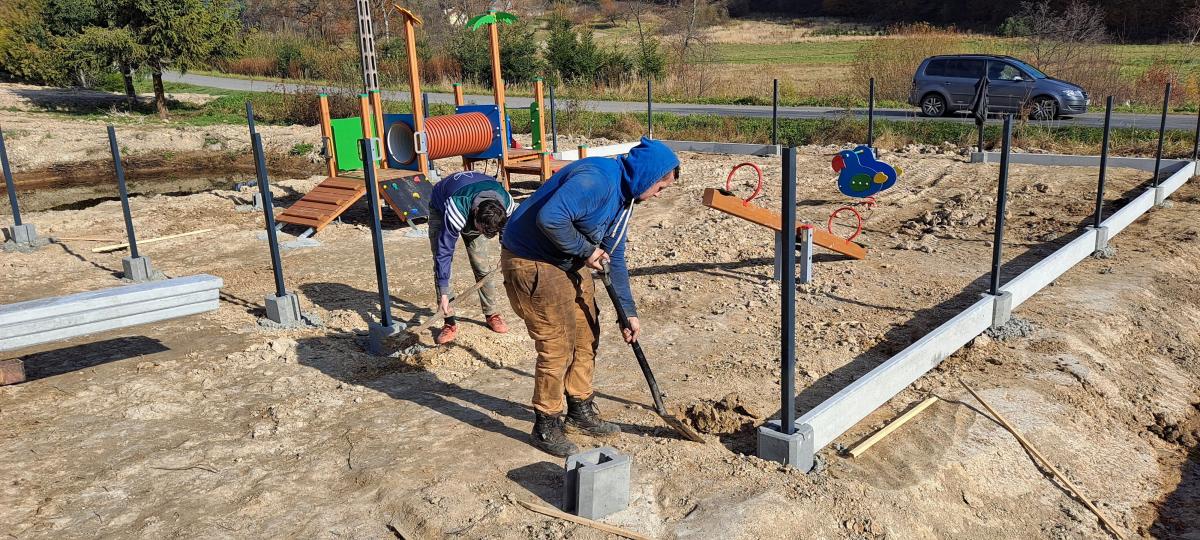 Plac zabaw i nagłośnienie już są, w planach oczko wodne i altanki
