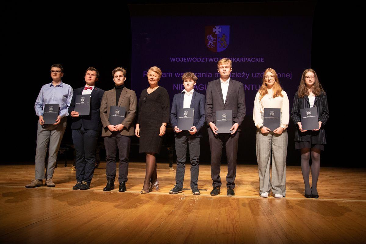 Nie chcą „zapodziać” talentów. Stypendia marszałka przyznane