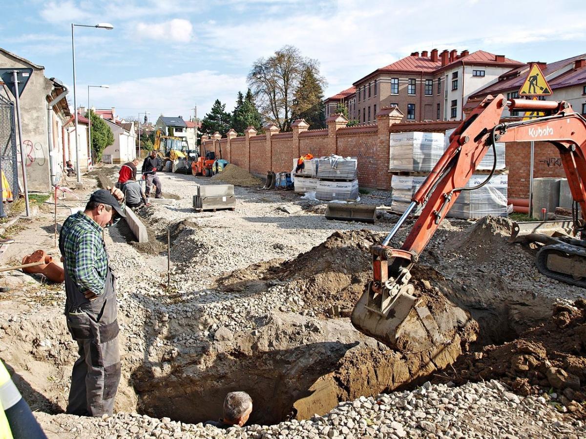 Na ulicach Przemyśla praca wre. Jedne inwestycje skończone, inne kiełkują [ZDJĘCIA]