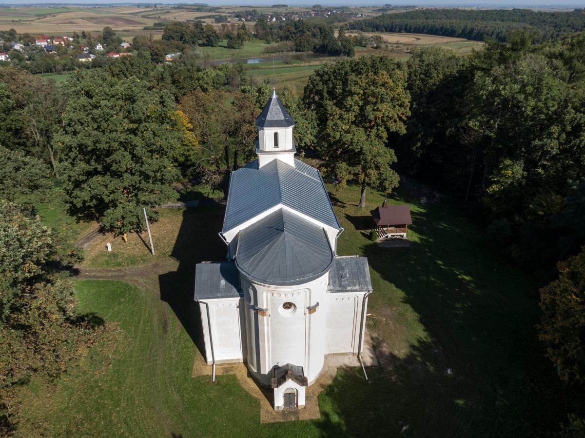 Kapliczka Gudzia i „kościół w lesie” przeszły renowację [ZDJĘCIA]