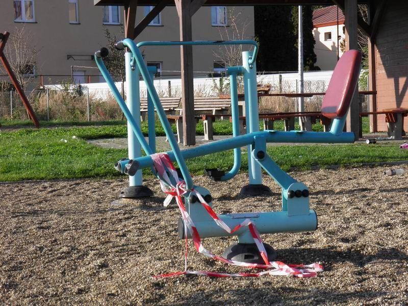 Część urządzeń na skateparku jest niesprawnych. – Dlaczego miasto nie kwapi się do naprawy? – pyta przemyślanin