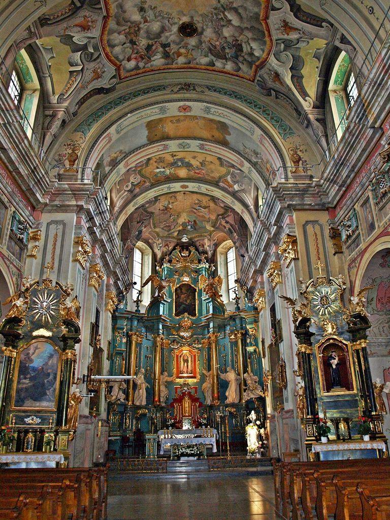 Prezbiterium w kościele oo. Franciszkanów w Przemyślu lśni [ZDJĘCIA]