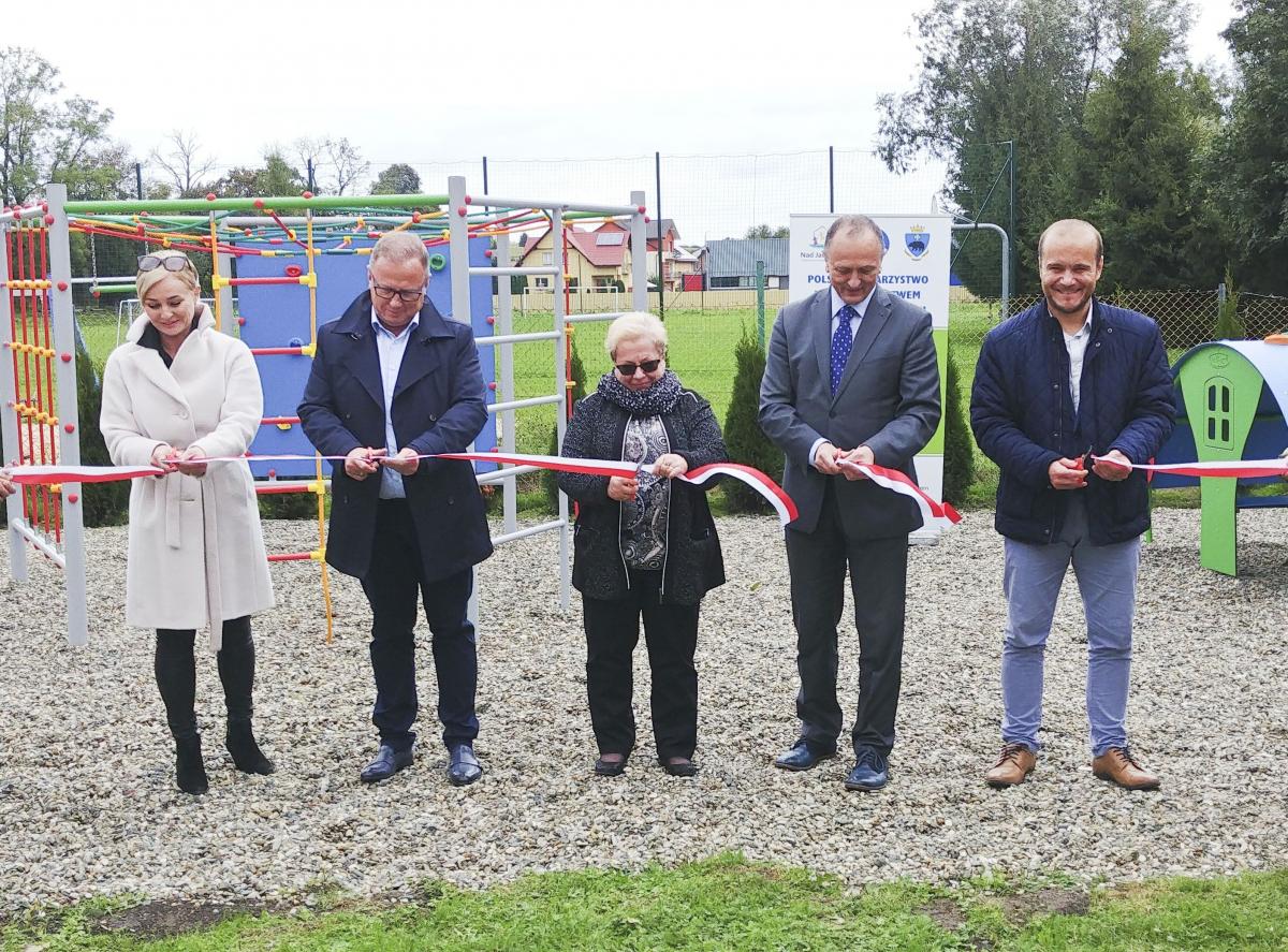 Ścianki wspinaczkowe! Nowe urządzenia na przemyskim placu zabaw