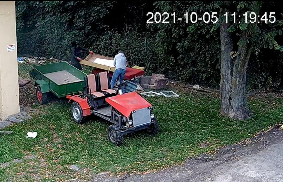 Bat na śmiecących