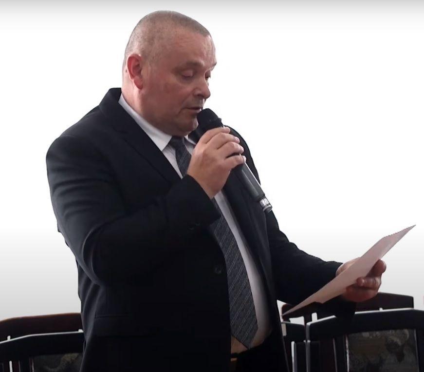Sąsiedzi pokłócili się o płot, radni o dyrektora Powiatowego Zarządu Dróg