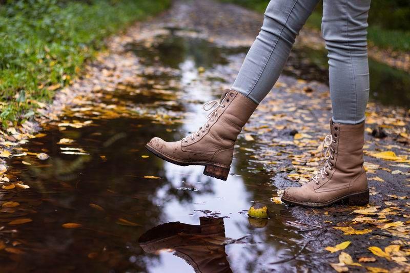 Jak szybko i bezpiecznie wysuszyć przemoczone buty?