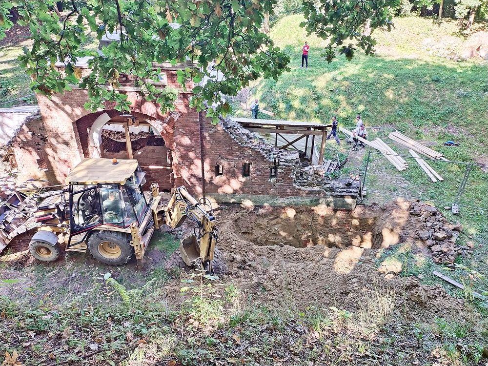 Kończą prace przy bramie Salis Soglio