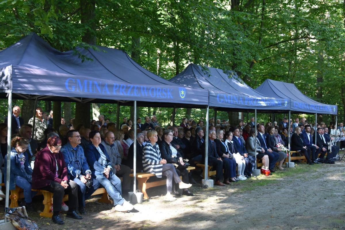 Zginęli z rąk oprawców. Mieszkańcy do dziś pamiętają [ZDJĘCIA]