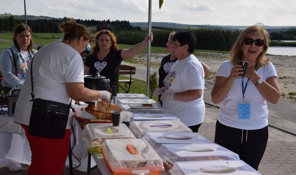 Bawili się i szczepili. Ilu mieszkańców zdecydowało się przyjąć pierwszą dawkę?