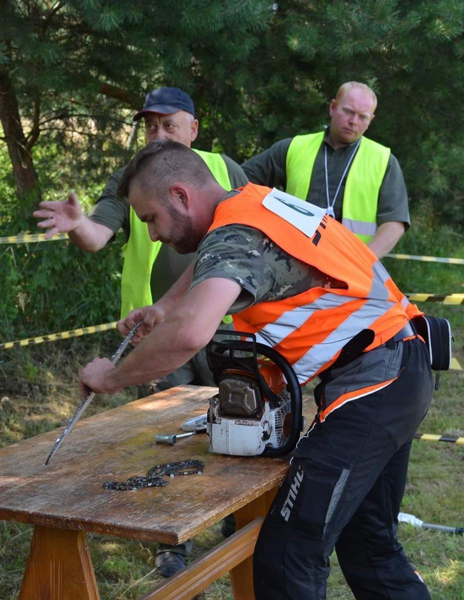 Piło rżnij, siekiero wal! Naszym drwalom nie zabrakło precyzji i zimnej krwi [ZDJĘCIA]