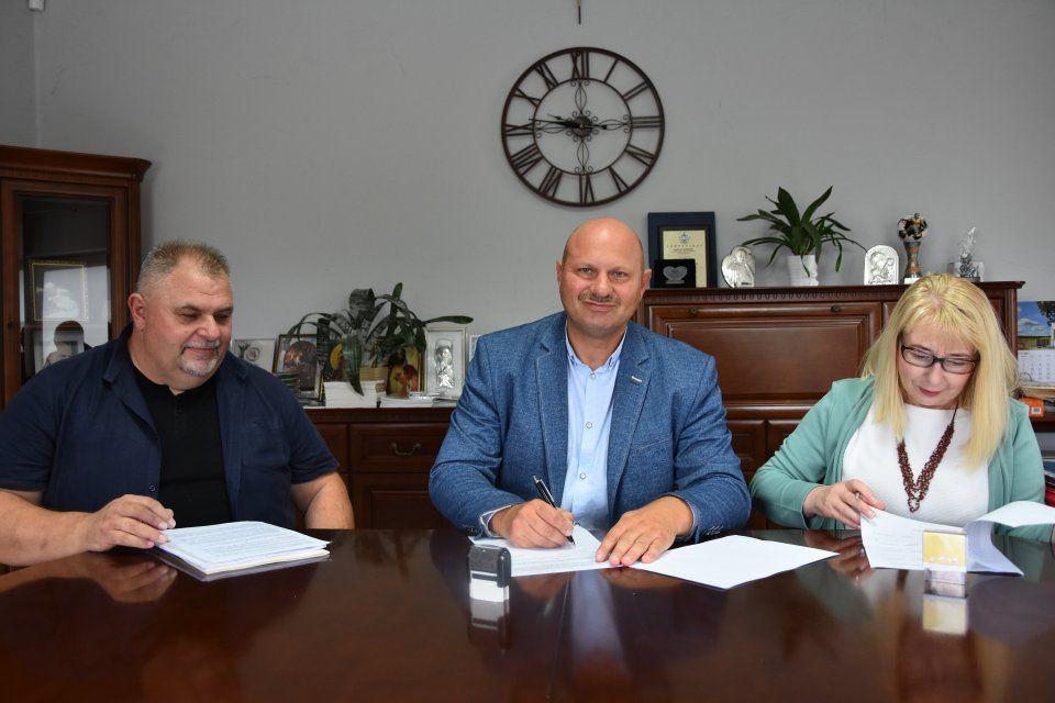 Oświetlenie boiska w Urzejowicach w październiku