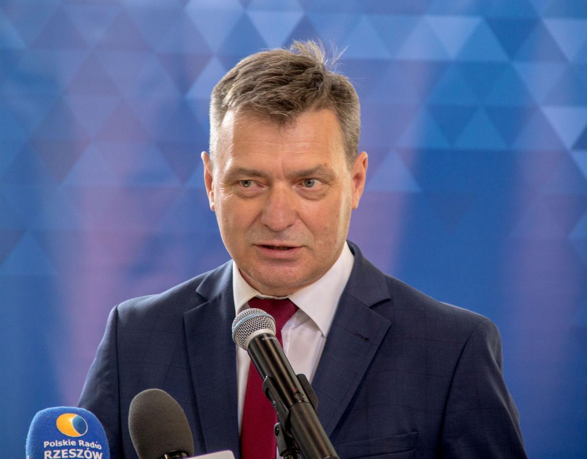 O sprzedaży dawnej szkoły, uldze dla Dworu Kresowego i bezpieczeństwie na Złotej Górze