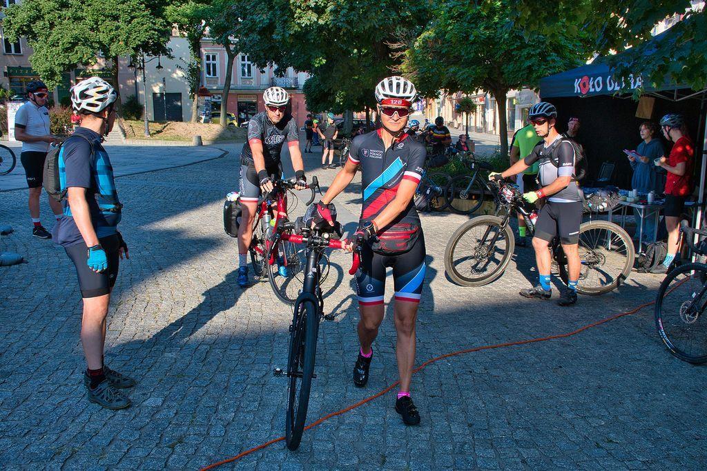 Rowerowi ultramaratończycy na start [ZDJĘCIA]