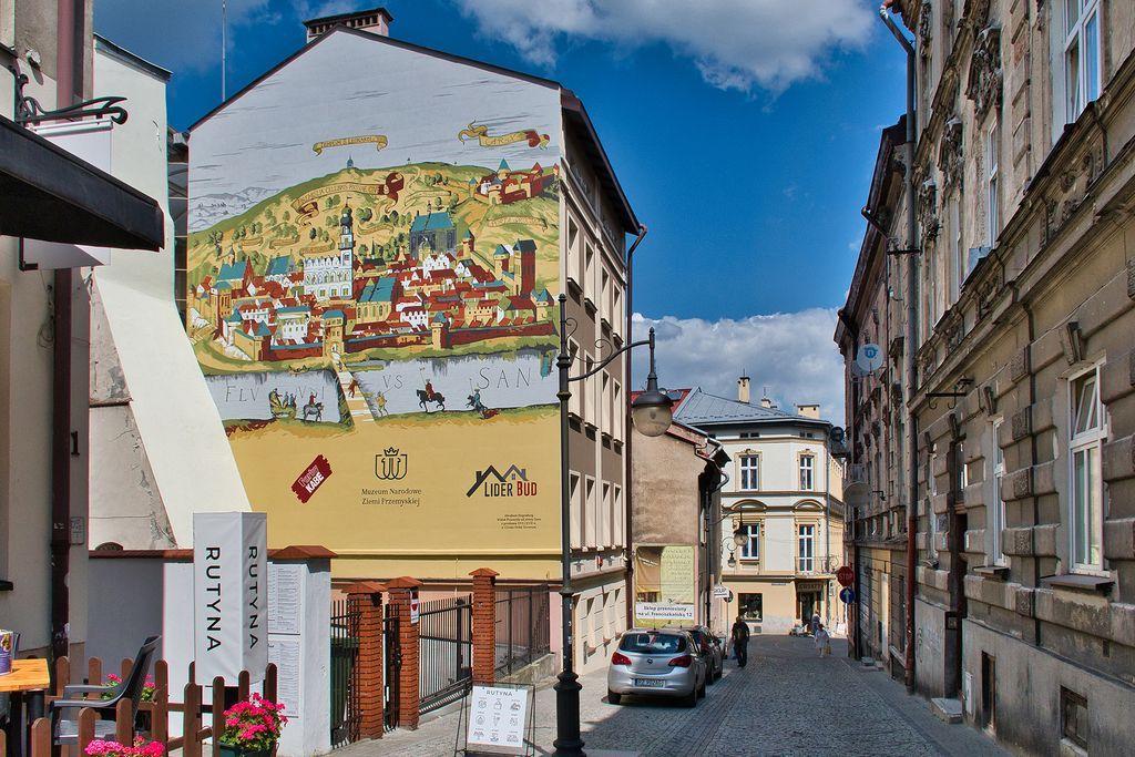 W Przemyślu odsłonięto dwa nowe murale przybliżające historię miasta [ZDJĘCIA]
