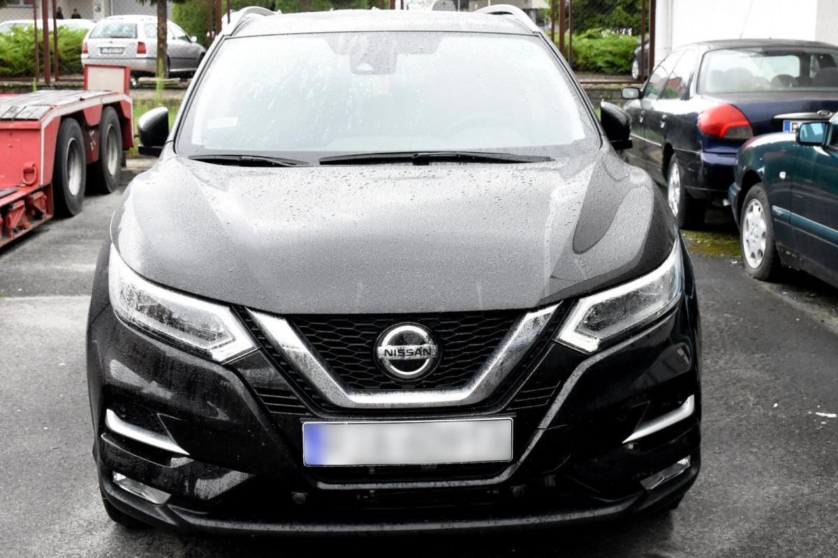 Nissan z przerobionymi numerami zatrzymany na granicy 