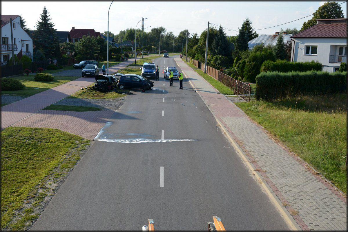 Stracił panowanie nad toyotą i czołowo zderzył się z oplem