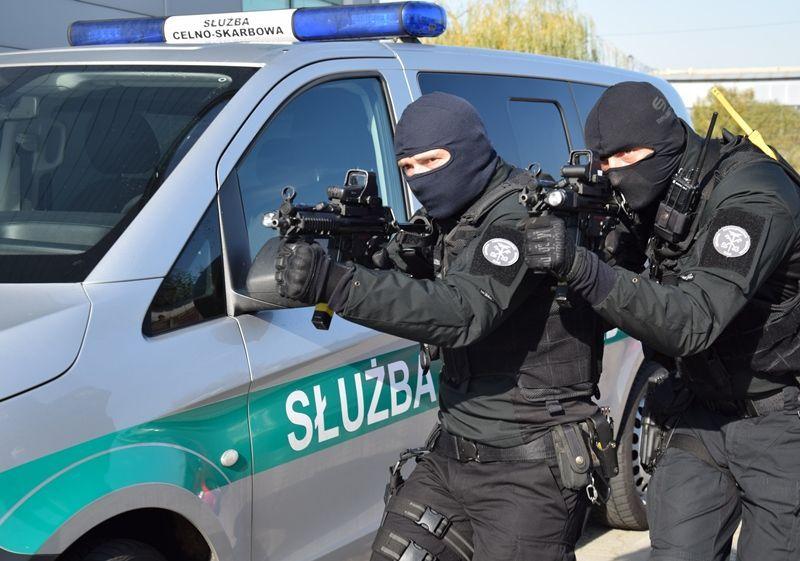 50 wolnych etatów mundurowych w Podkarpackim Urzędzie Celno-Skarbowym. Trwa rekrutacja