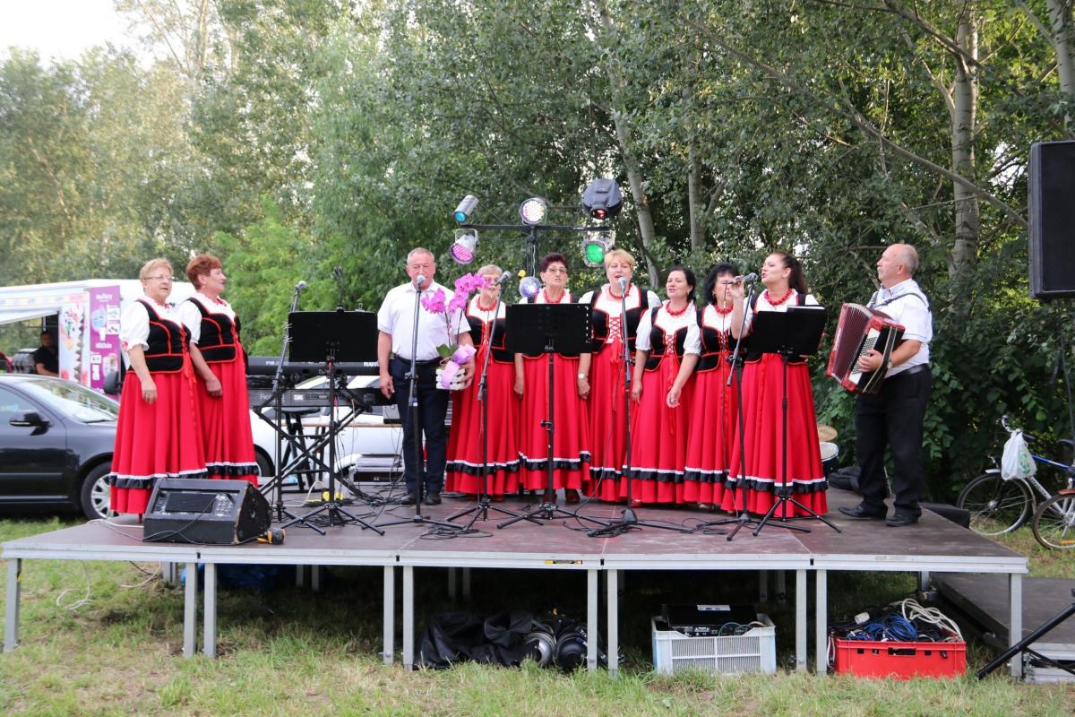 Uwili wianki, pośpiewali, podjedli…